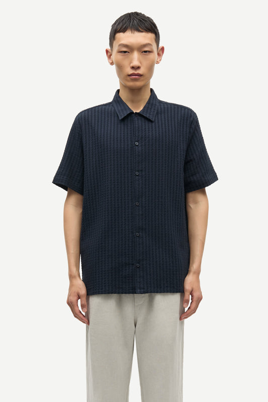 Man wearing navy stretch cotton short sleeves shirt