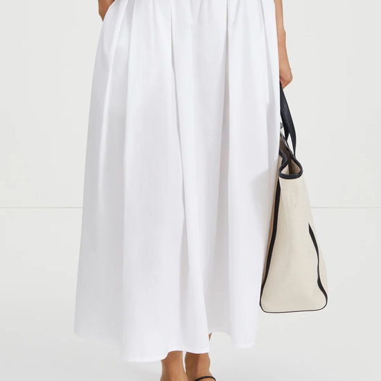 elasticated waist voluminous white cotton skirt model