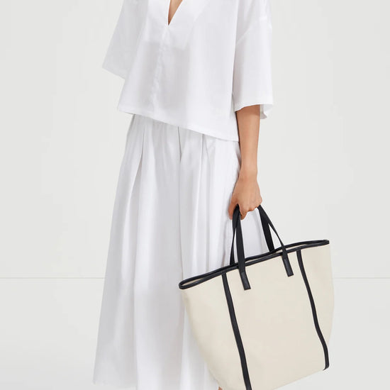 elasticated waist voluminous white cotton skirt  model