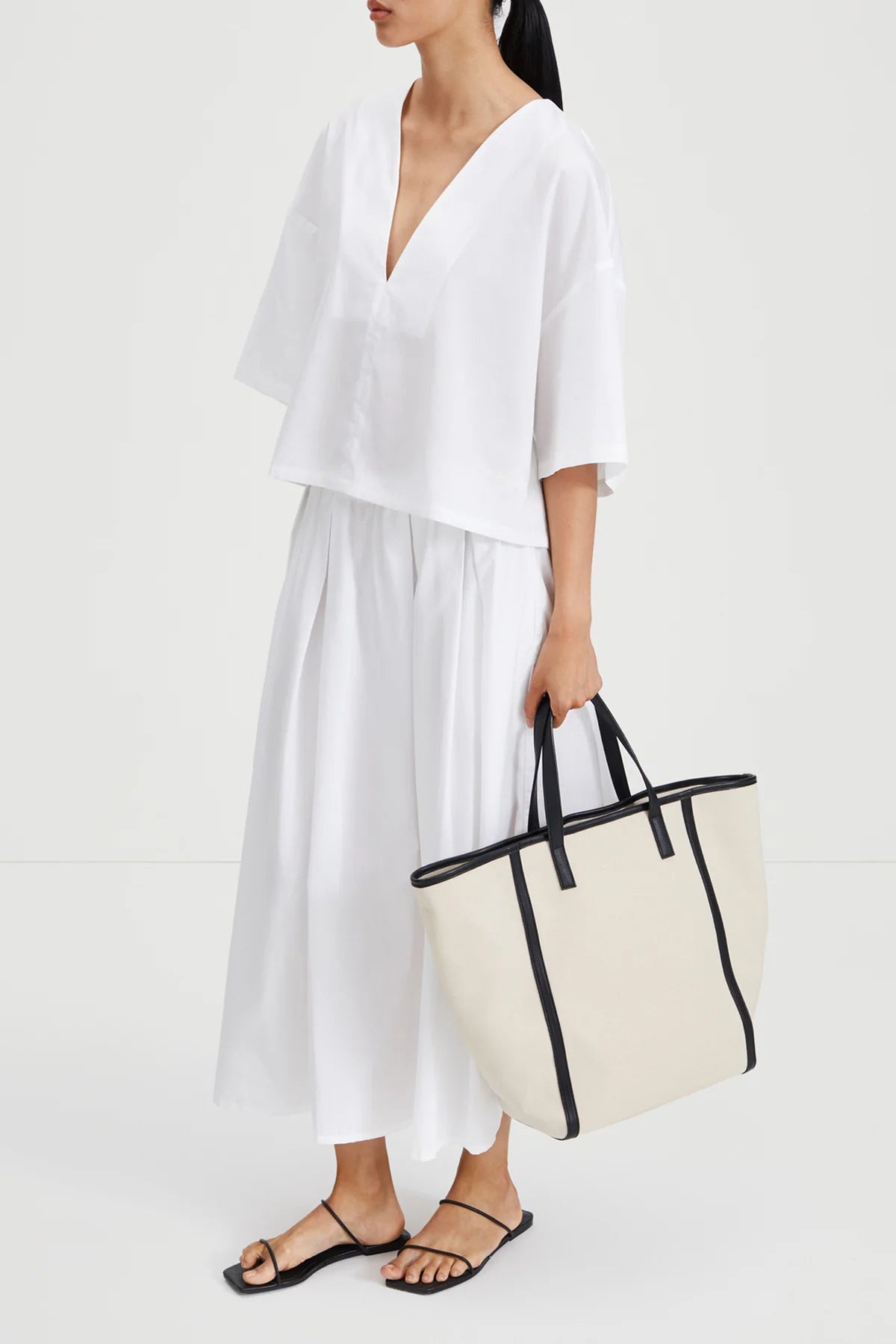 elasticated waist voluminous white cotton skirt  model