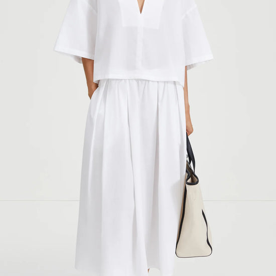 elasticated waist voluminous white cotton skirt model