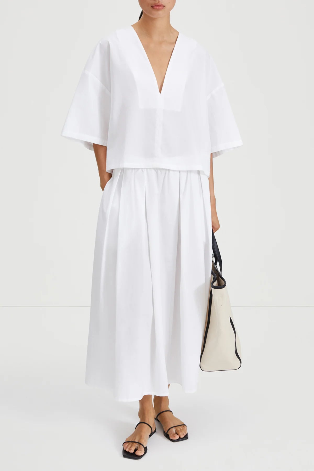 elasticated waist voluminous white cotton skirt model