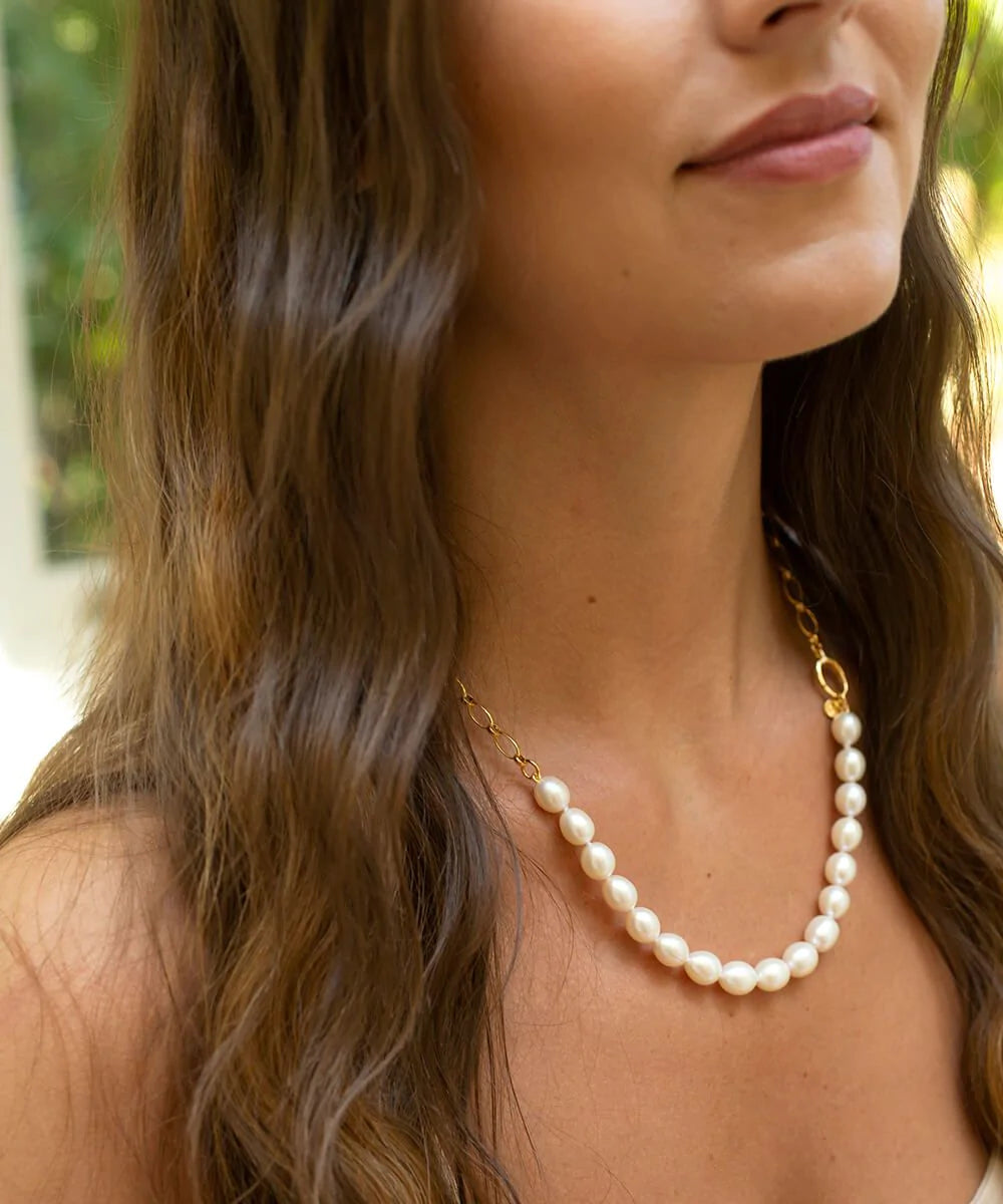 Freshwater pearl necklace with gold chunky chain and oval lever statement catch