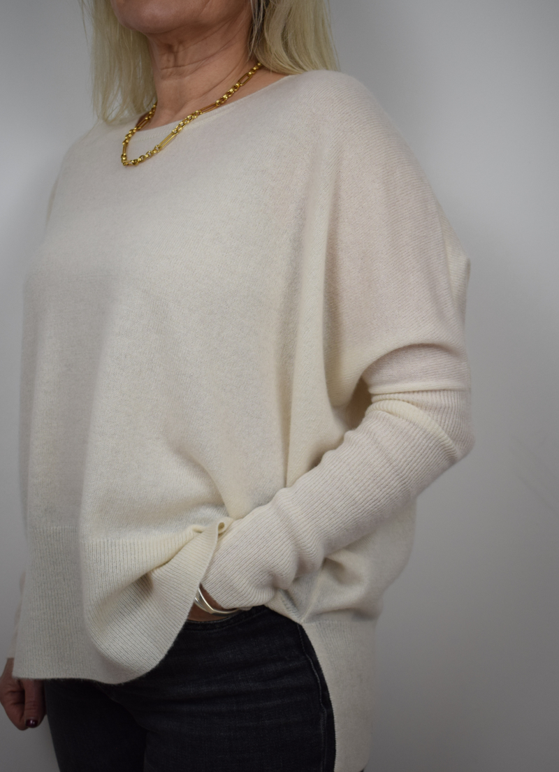 White v neck knit jumper