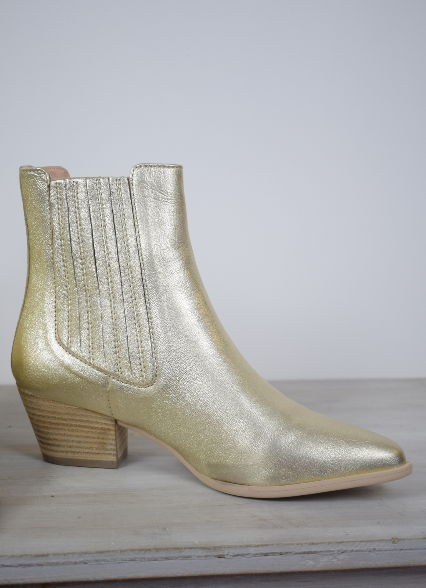 Gold ankle hight silver boots