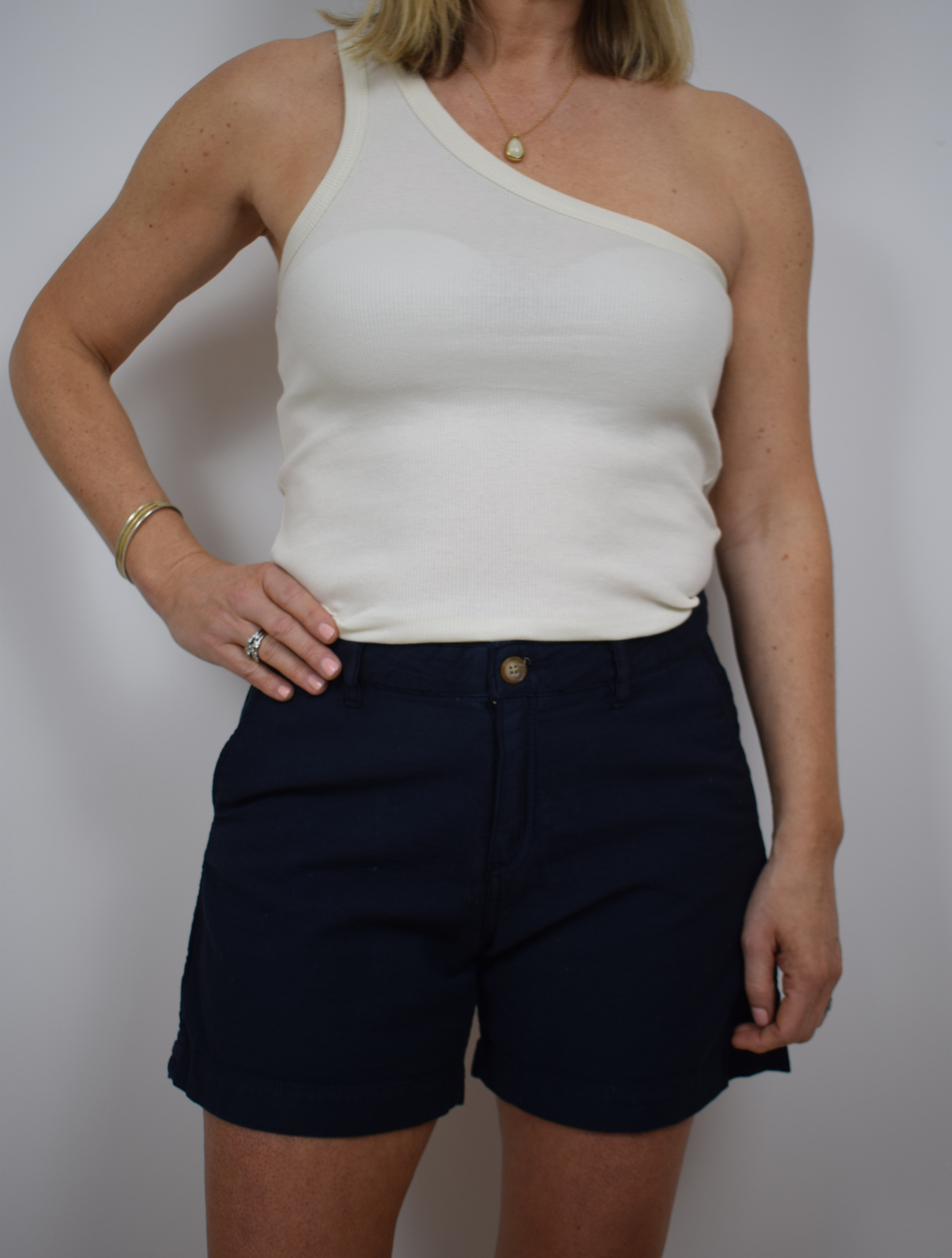 Navy mid rise shorts with zipper a button fastening