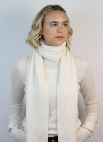 White ribbed cashmere scarf 