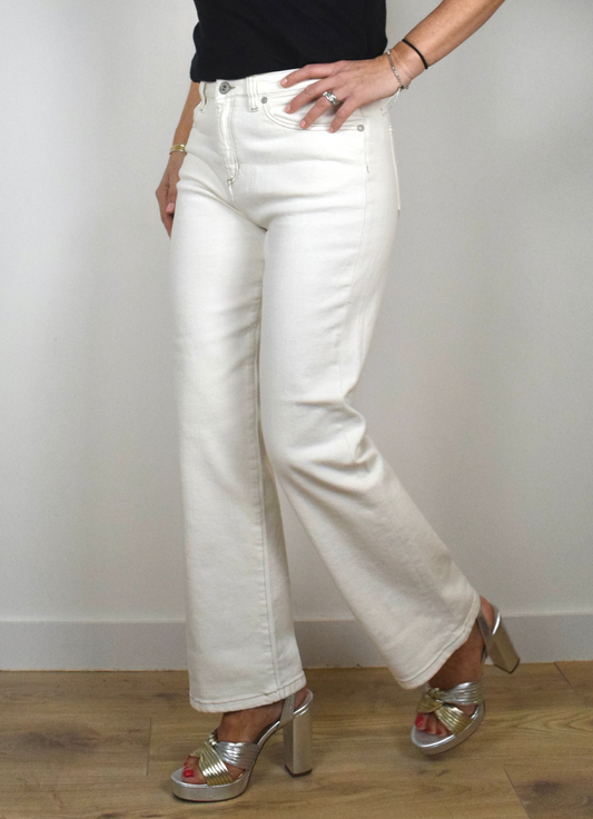 Straight leg high rise jeans in white a neat hem 