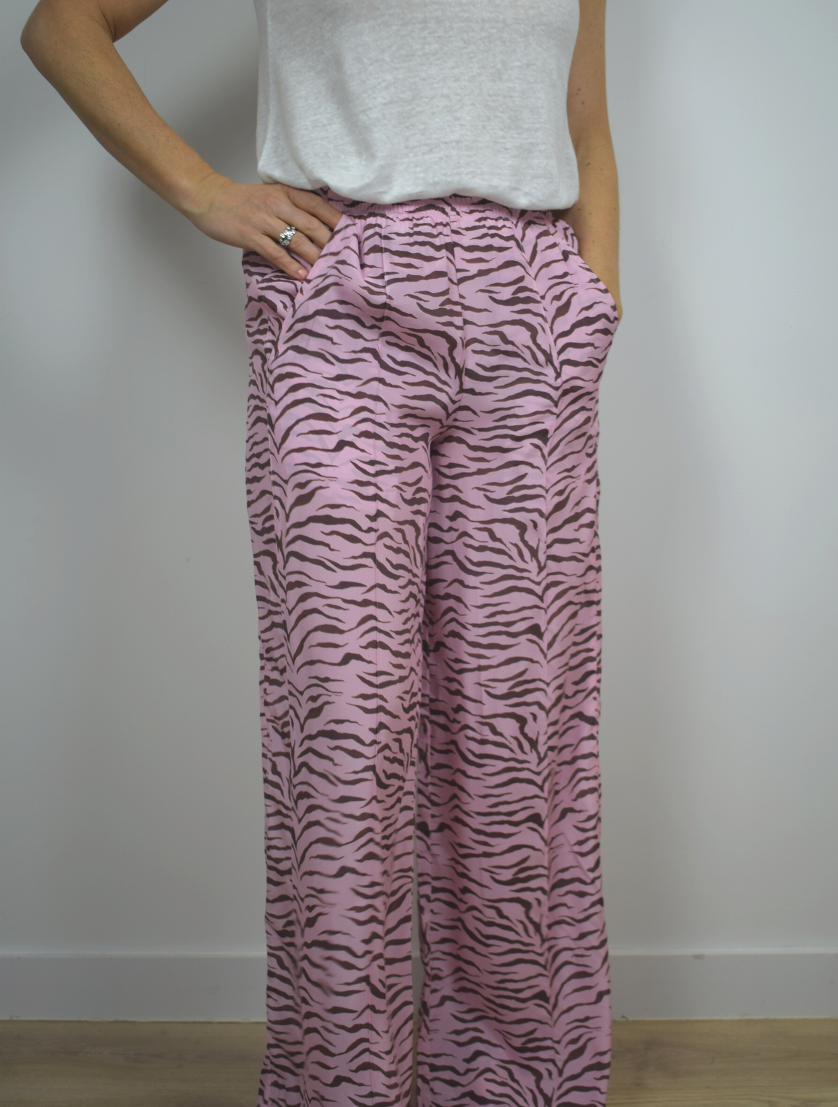 Pink printed trousers with elastic waist