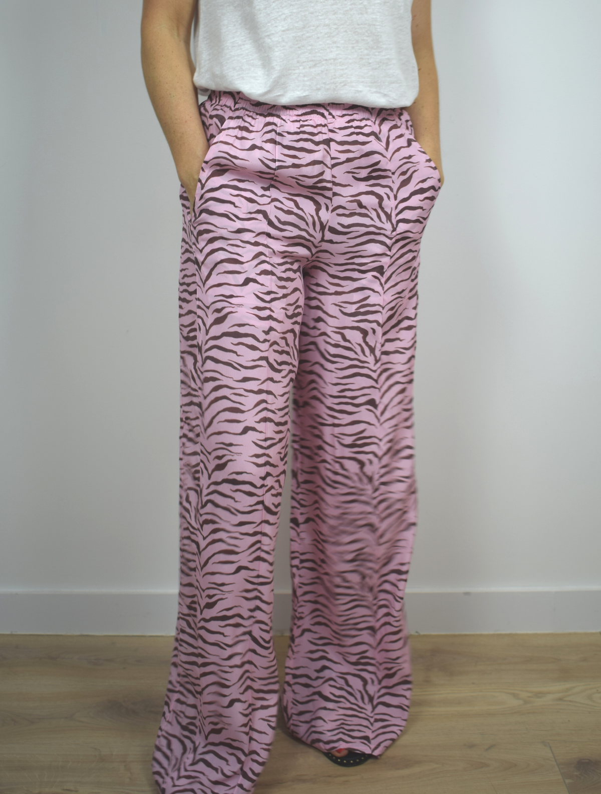 Pink printed trousers with elastic waist