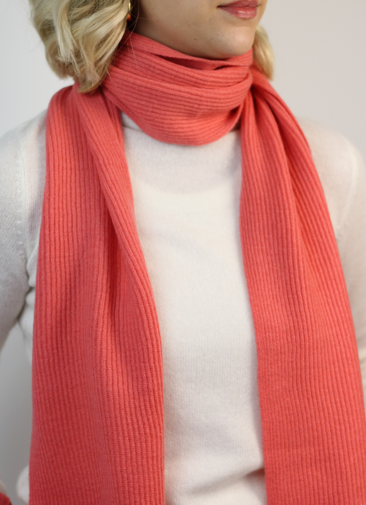 Ribbed coral cashmere scarf 