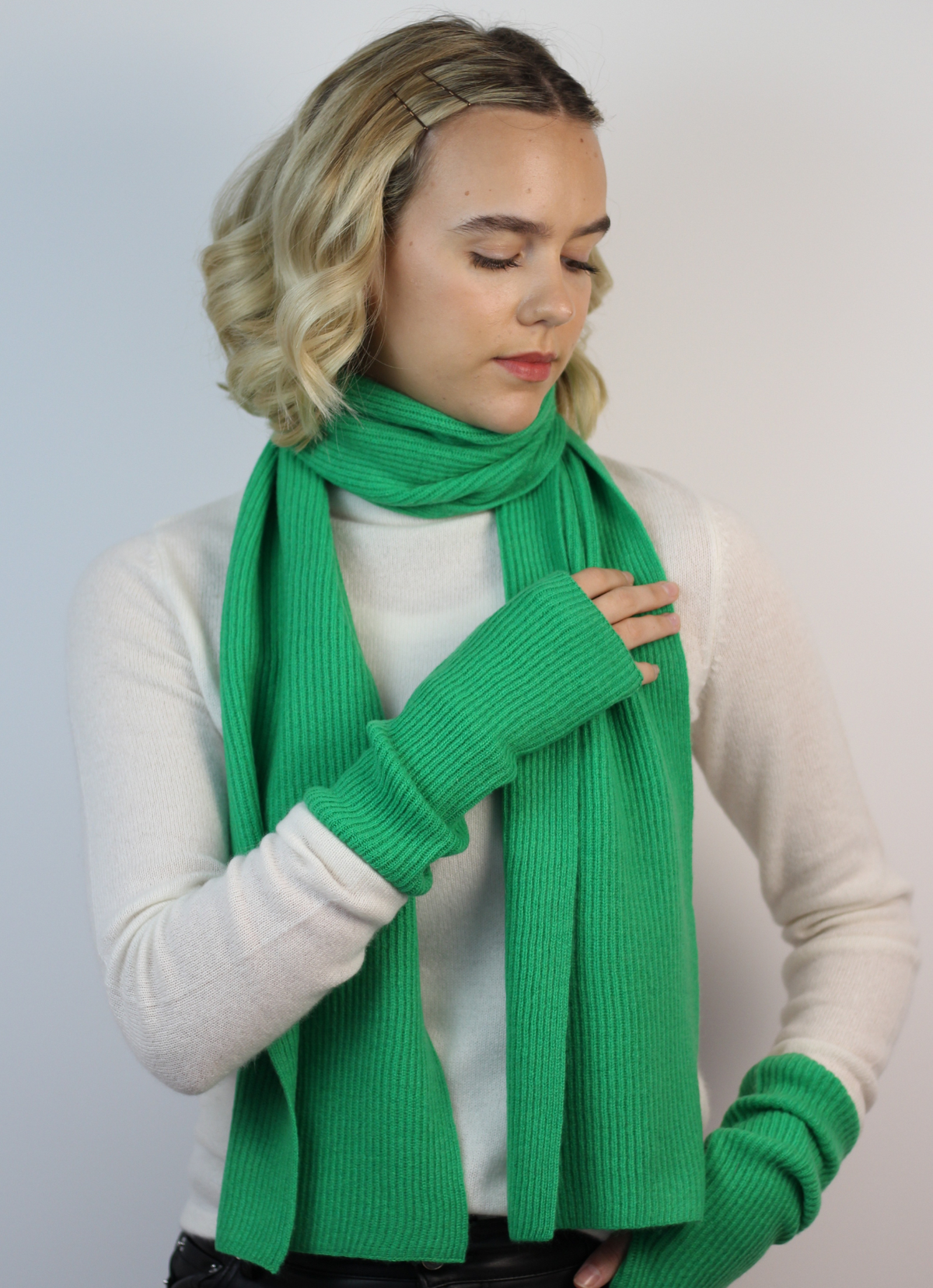 green  ribbed cashmere scarf 