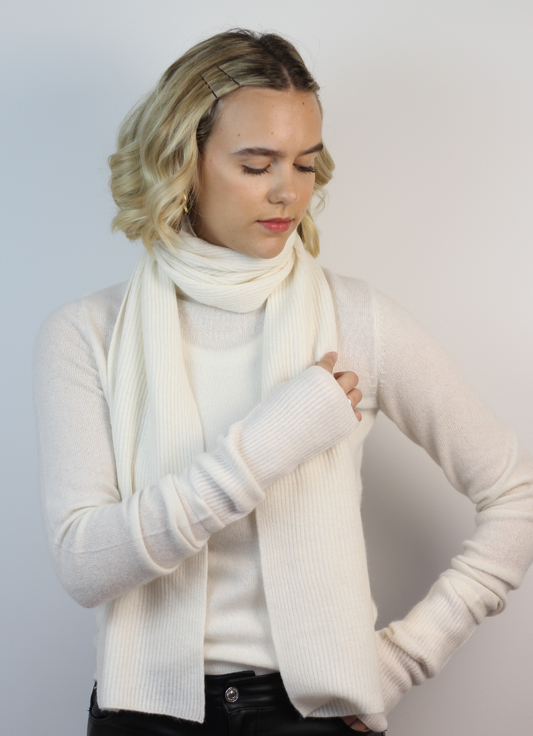 White ribbed cashmere scarf 