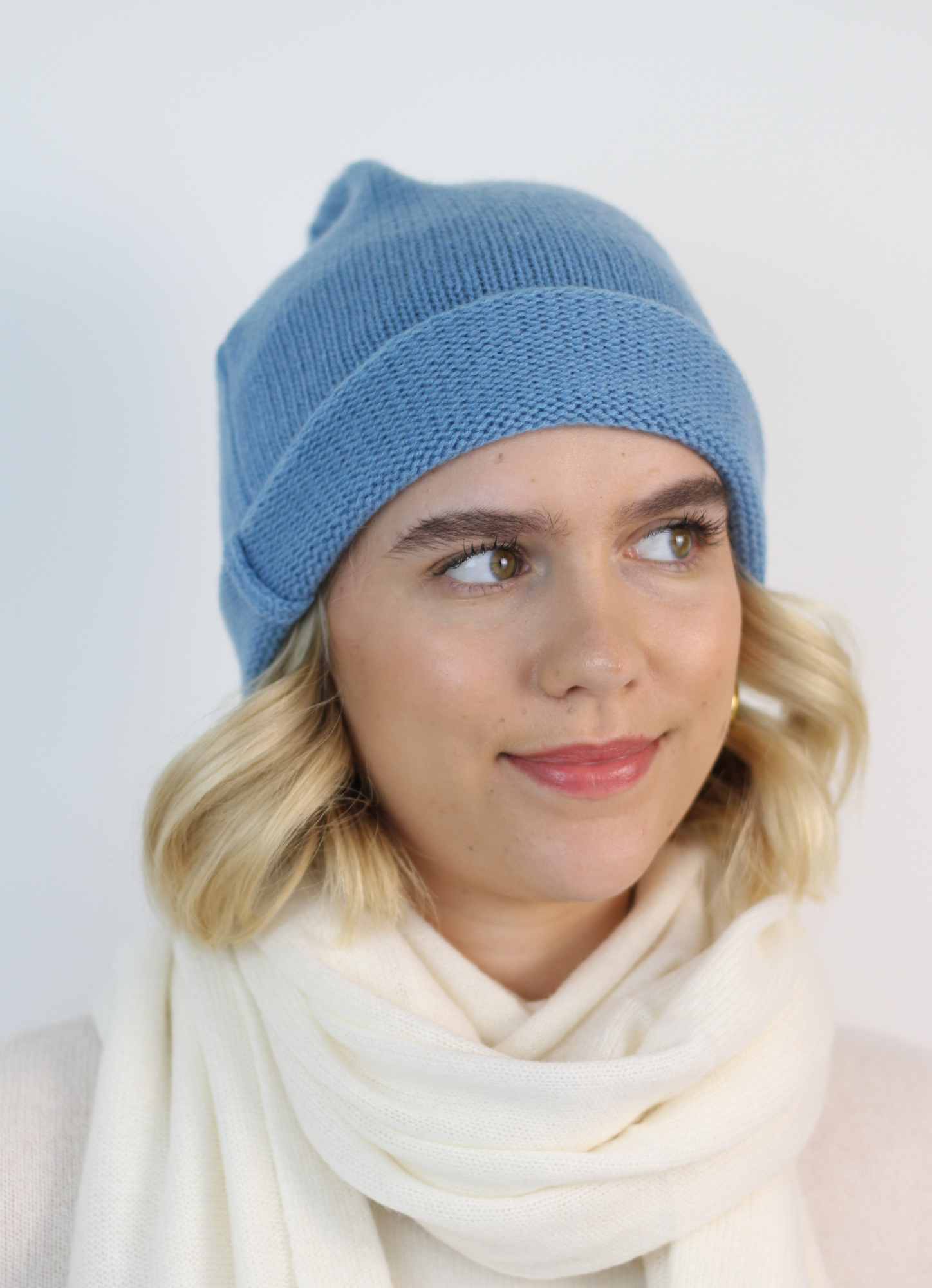 Blue cashmere hat