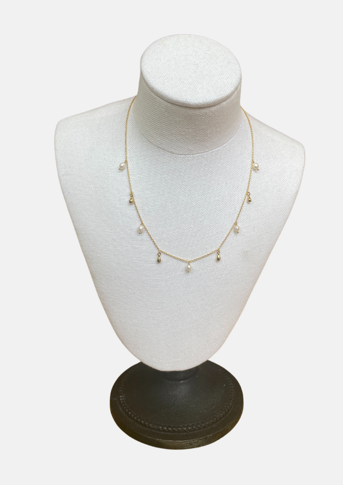 Choker necklace with gold plated chain and small pearl pendantsPearl and gold drop detail necklace