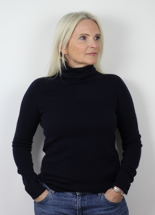 Cowl neck long sleeved cashmere jumper in black