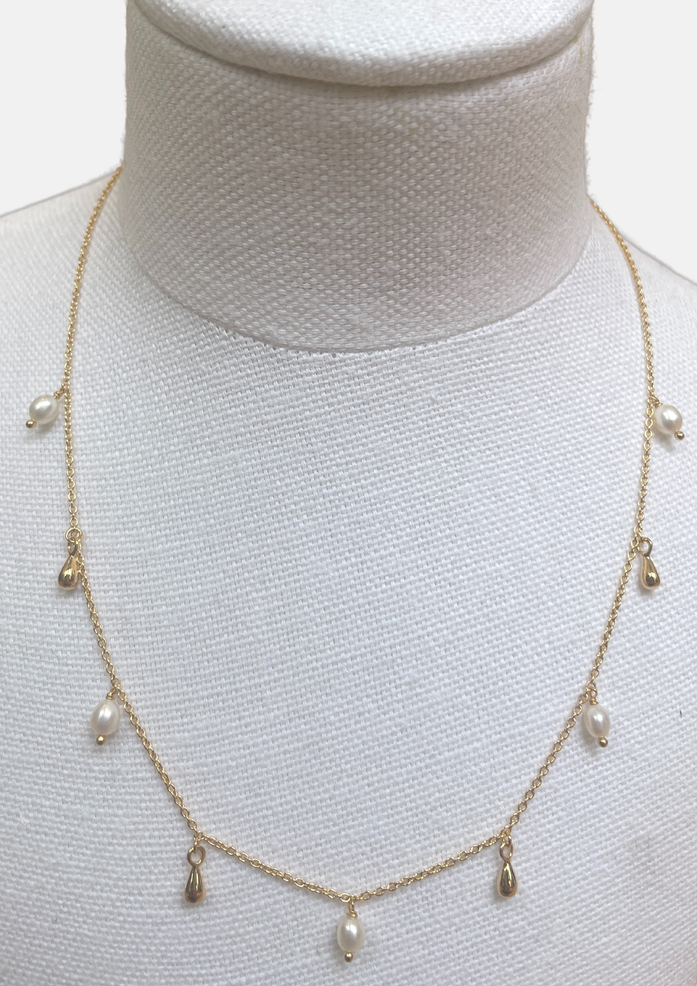 Choker necklace with gold plated chain and small pearl pendants