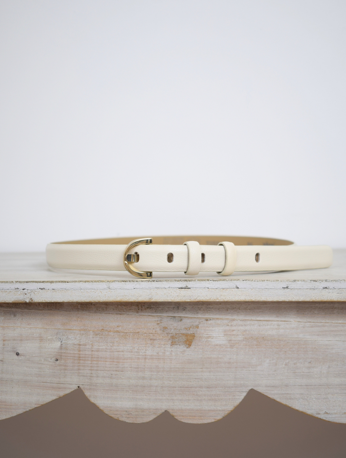Thin ivory leather belt with gold metallic D buckle