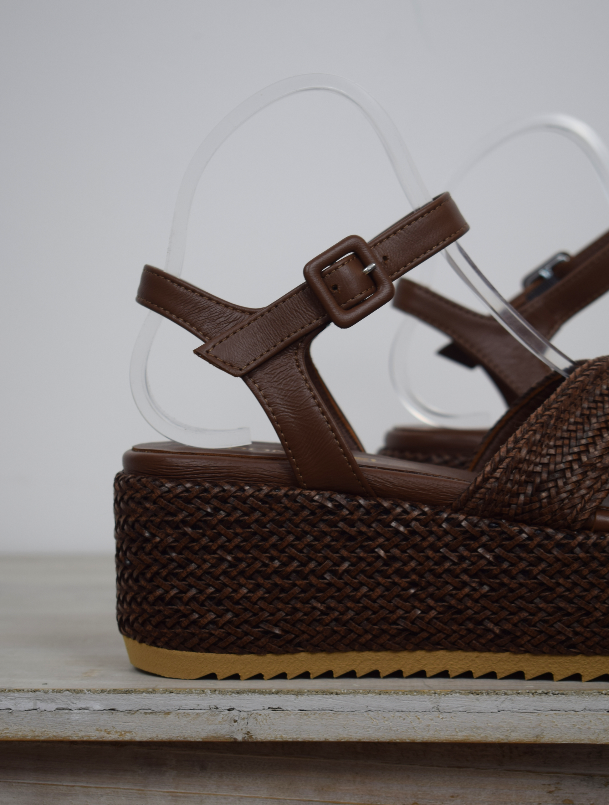 Tan raffia sandle 