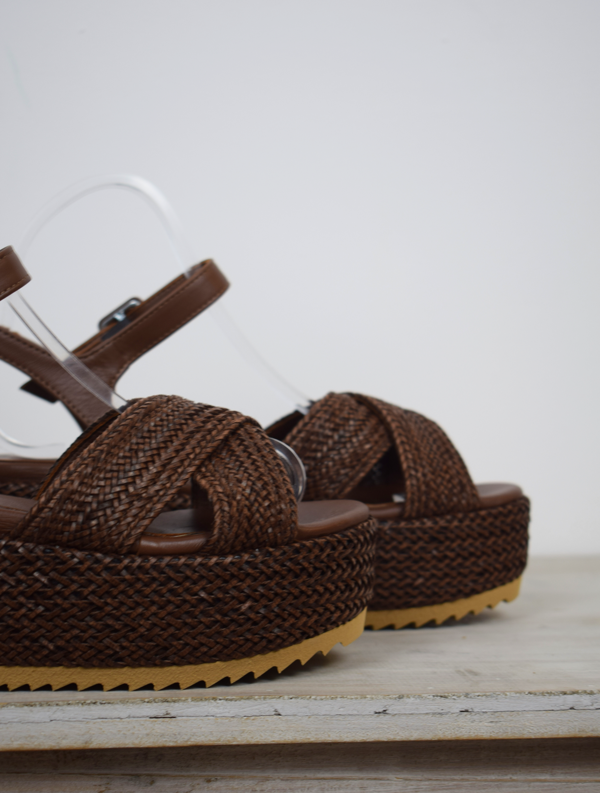 Tan raffia sandle 