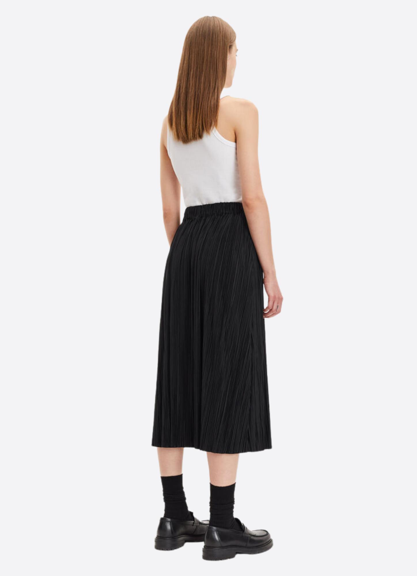 black pleated skirt 