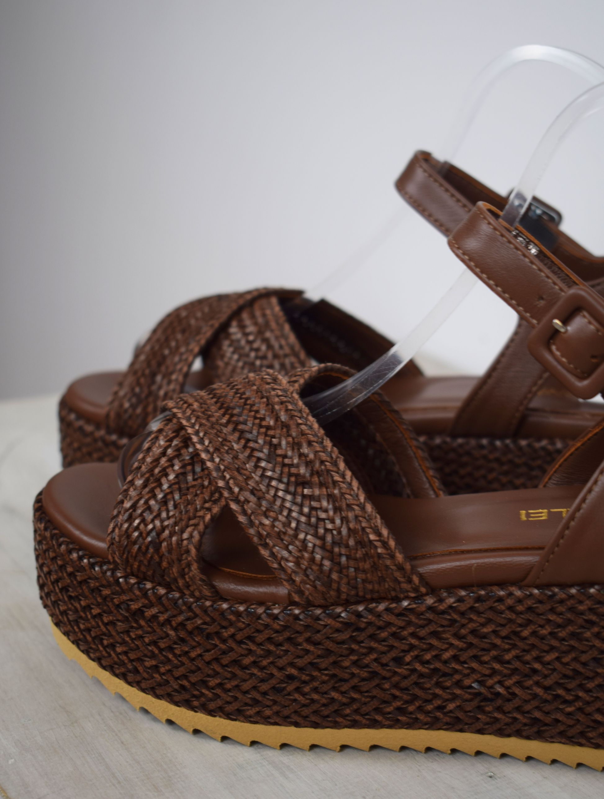 Tan raffia sandle 