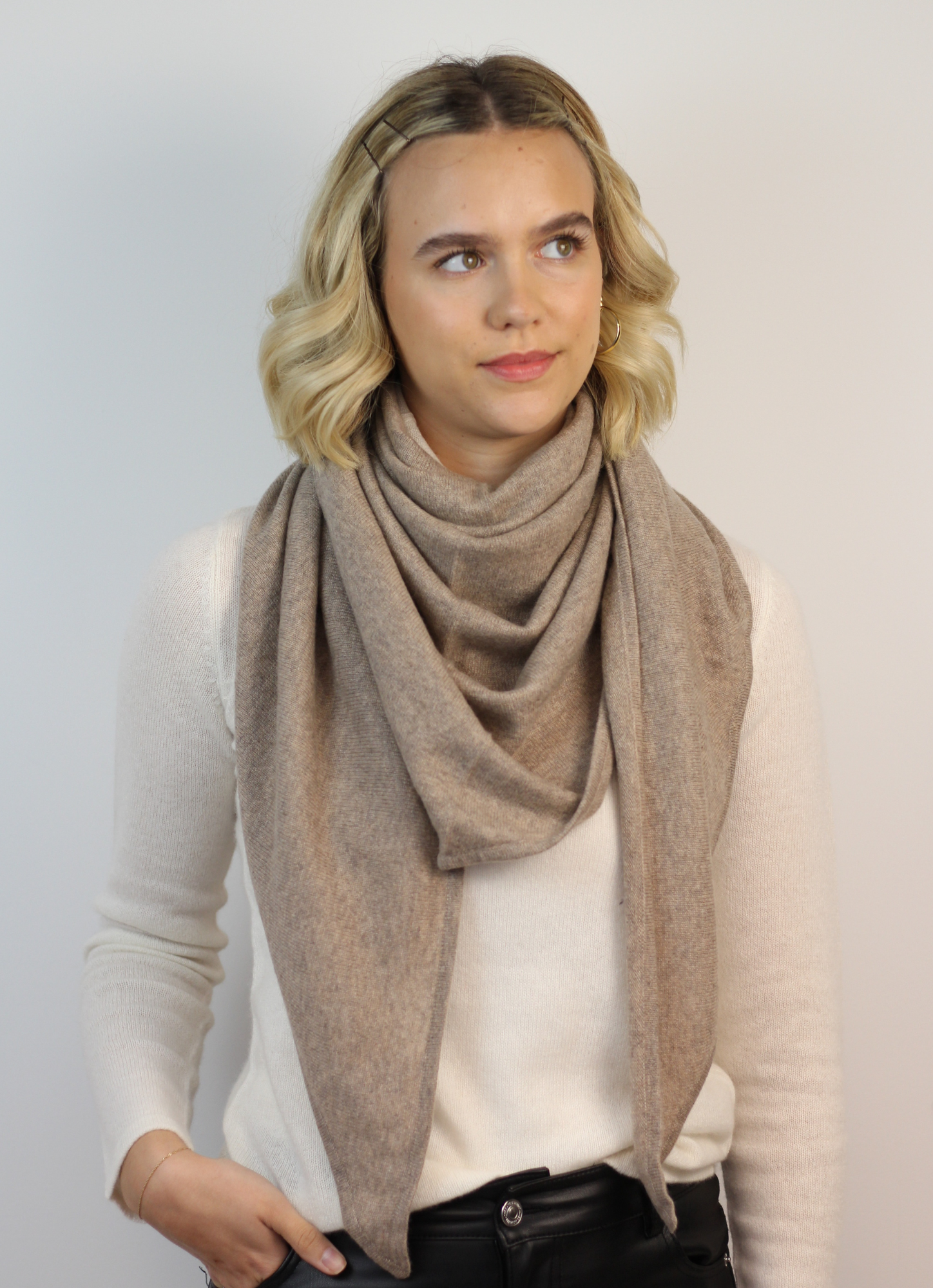 Cashmere Triangle Scarf – ANFENGER