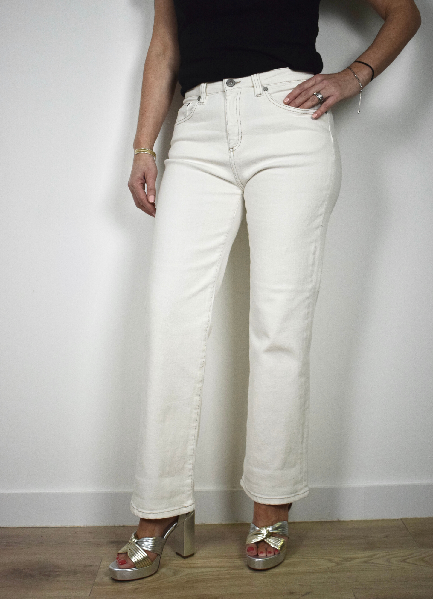 Straight leg high rise jeans in white a neat hem 