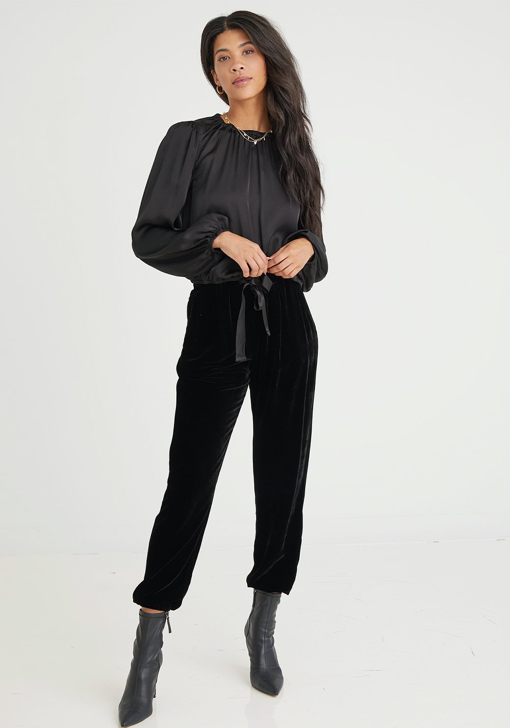 Velvet joggers with a ribbon drawstring and an elasticated waist and cuff in black