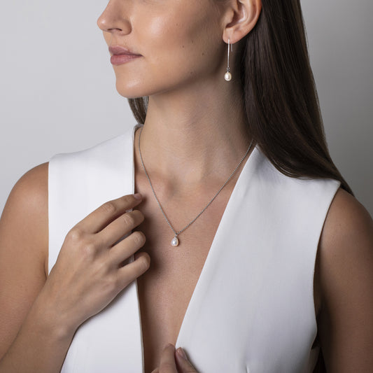 Single drop pearl on a gold chain