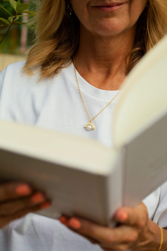 Meditative Pearl Spinner Necklace Gold