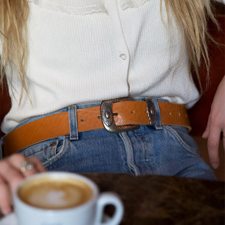 Natural leather belt with silver coloured hardwear