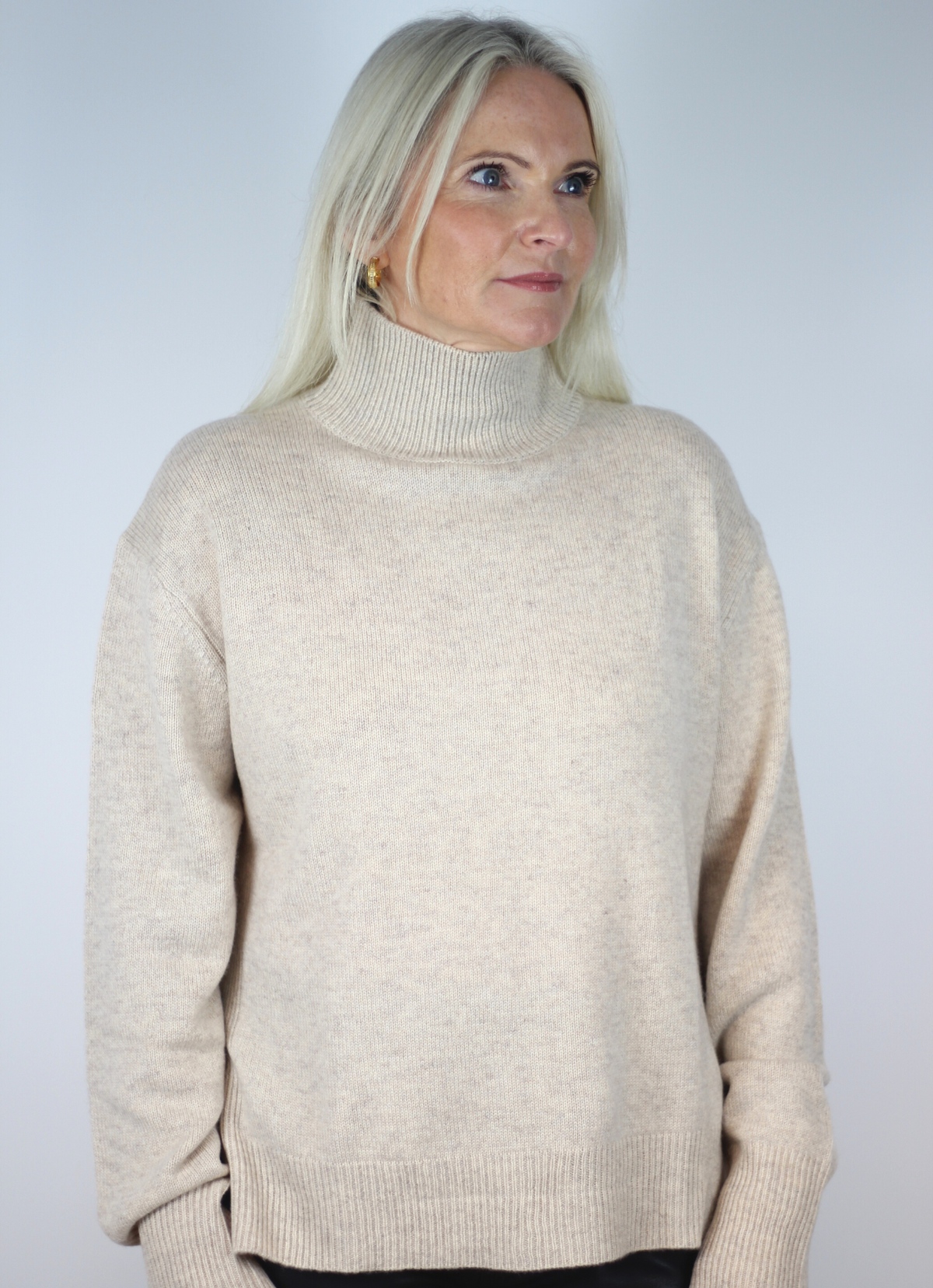 Loose fitting in a boxy style with long sleeves and a ribbed cuff in a gorgeous soft oatmeal colour way, this jumper will look fantastic with denim, trousers or a skirt. 