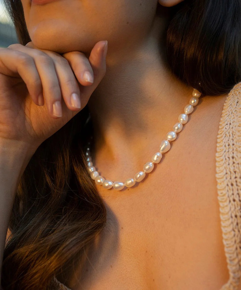 Freshwater string of pearl necklace with gold plated toggle fastening