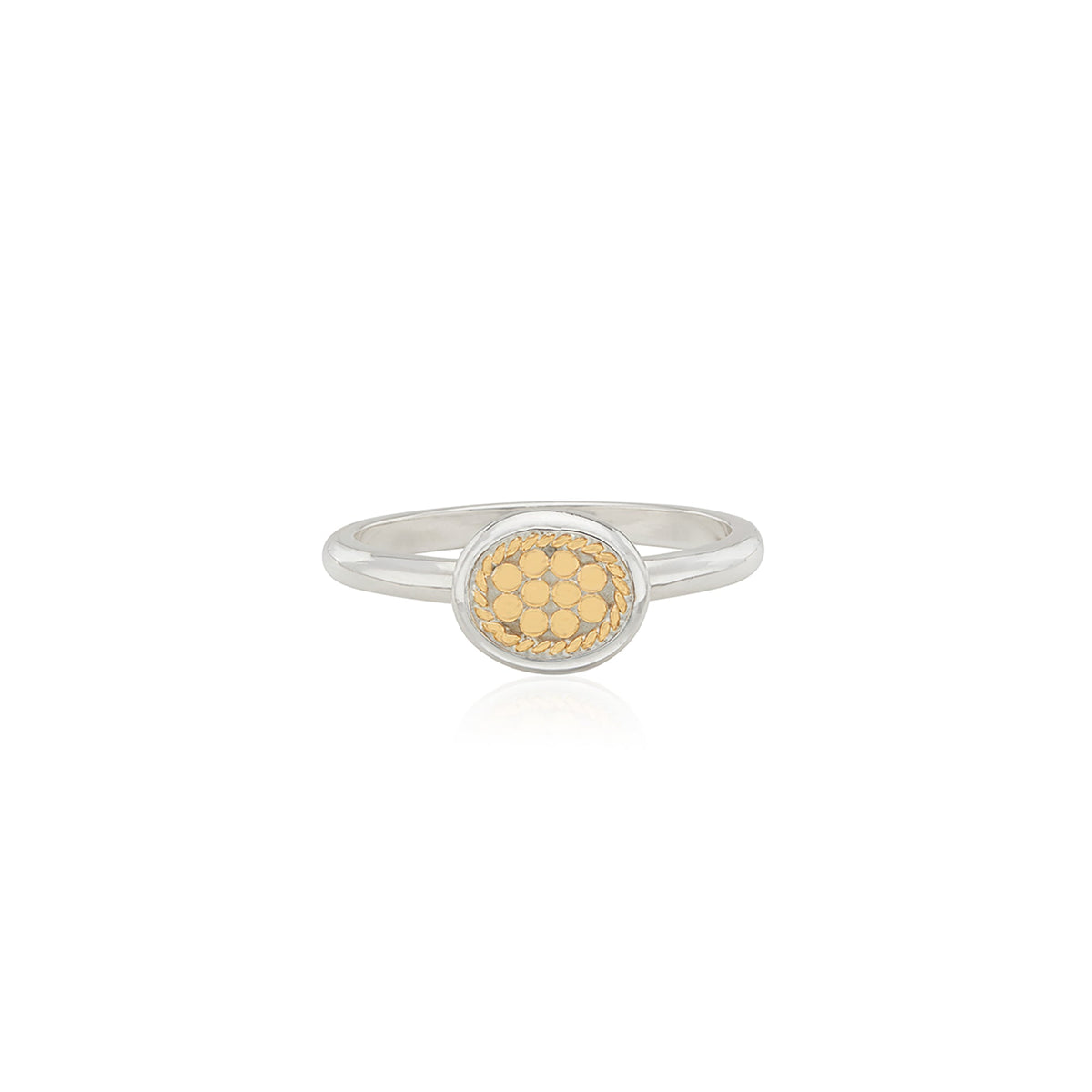 Mixed metal ring with an oval detail at the top