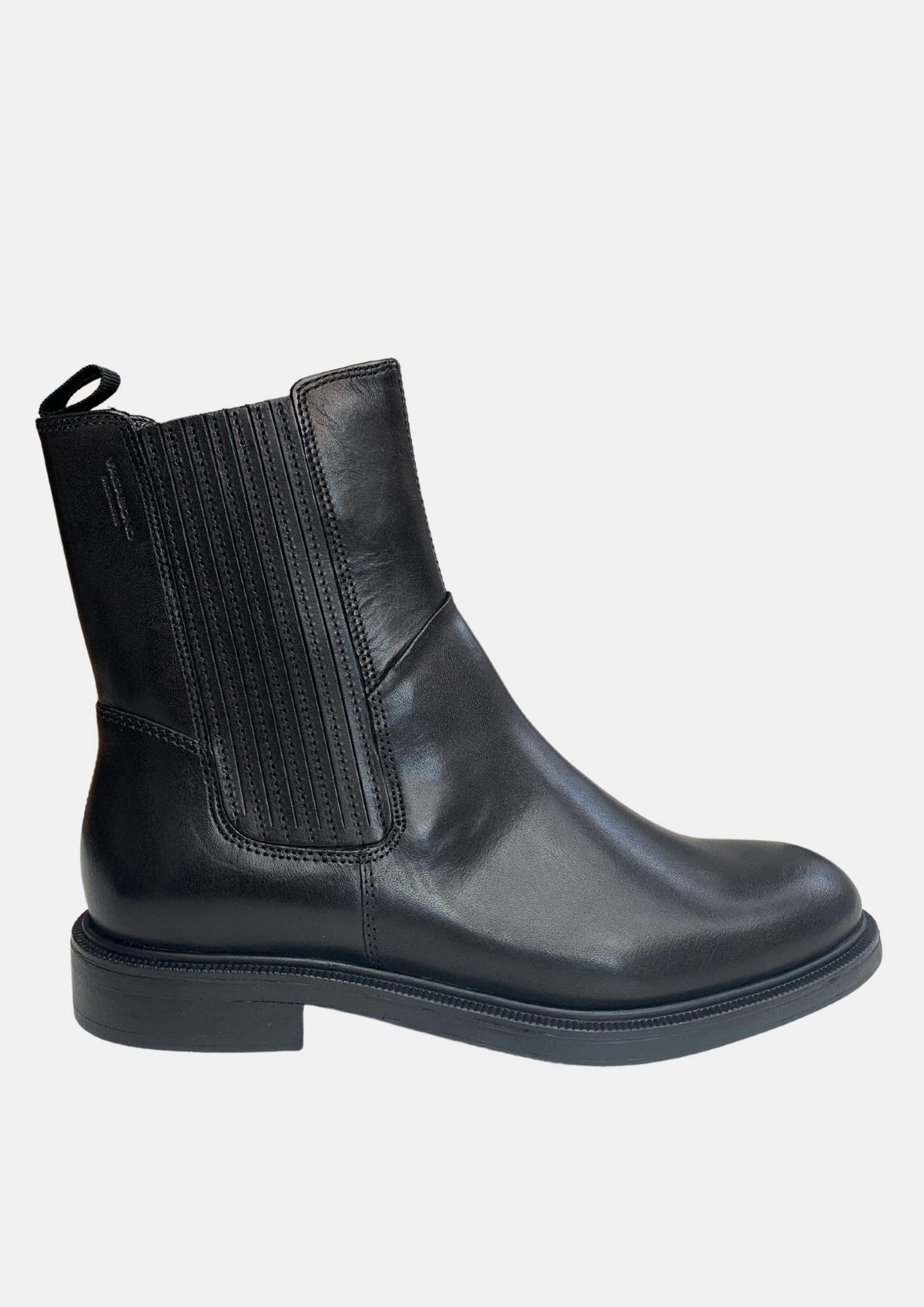 Black Chelsea boot with leather fillet details