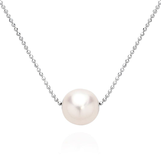 Essential pearl necklace on a silver chain