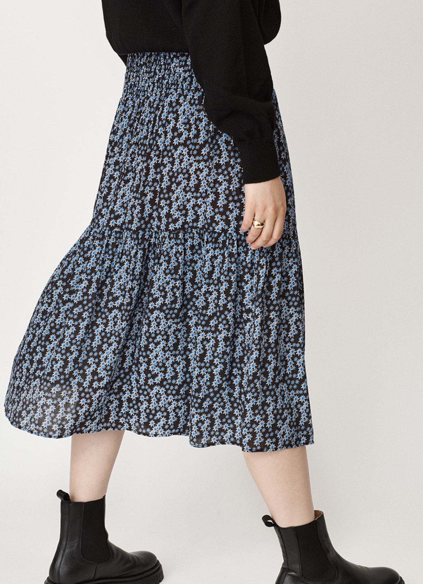 blue floral print skirt 
