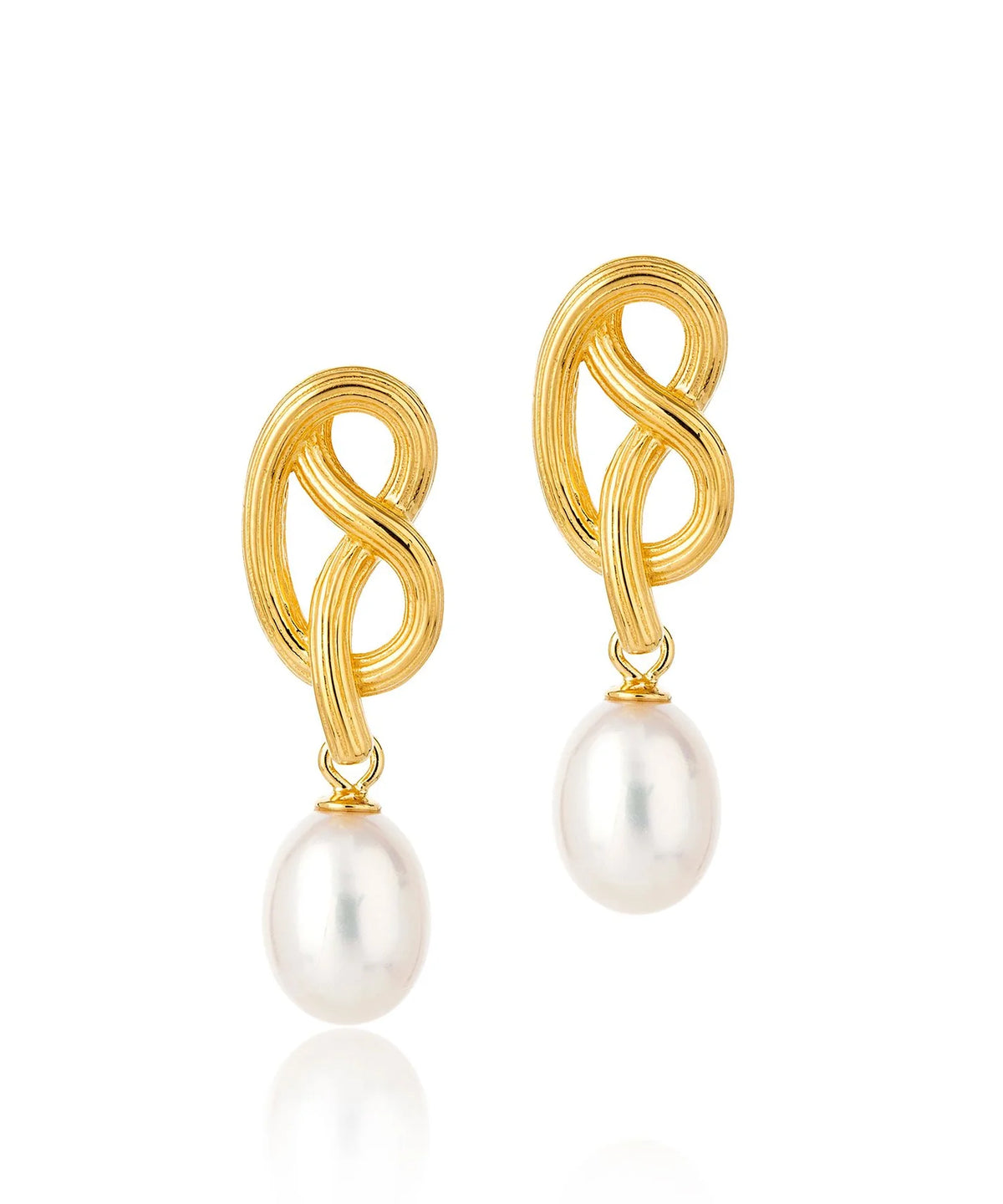 Gold twisted earring with post and butterfly fastening with single pearl drop
